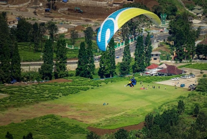 Paralayang Gantole Puncak