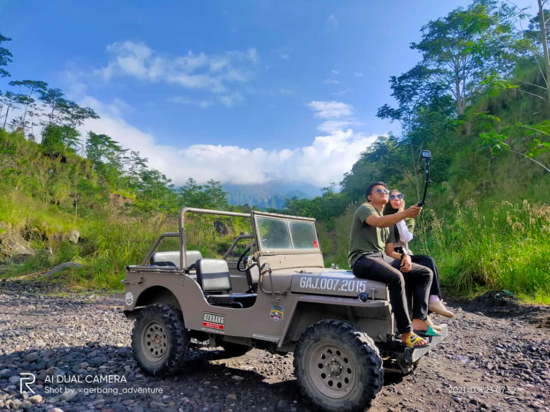 Jeep Merapi