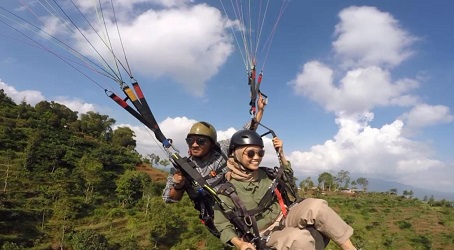 Paralayang Bukit Pasirgowong di Tasikmalaya