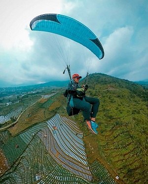 Paralayang Lapangan Lengkong di Bukit kekep Wonosobo