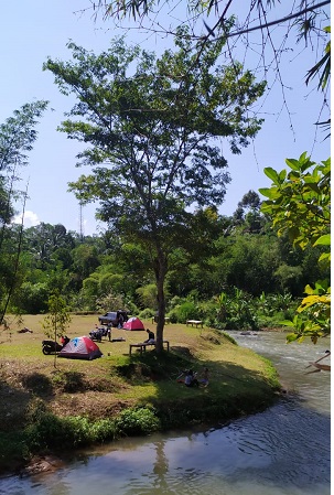 Smiling Cinangka Camping Ground