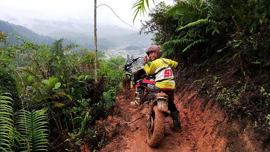 Sensasi Trail Citorek Negeri diatas awan 