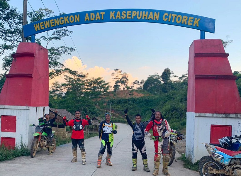 Sensasi Trail Citorek Negeri diatas awan 