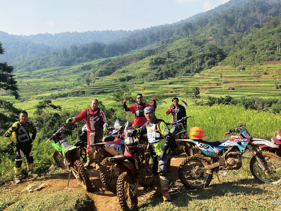 Sensasi Trail Citorek Negeri diatas awan 