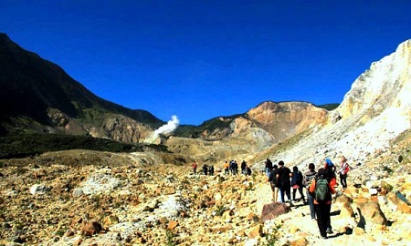 Papandayan Adventure. ( Camp & Trekking Papandayan)